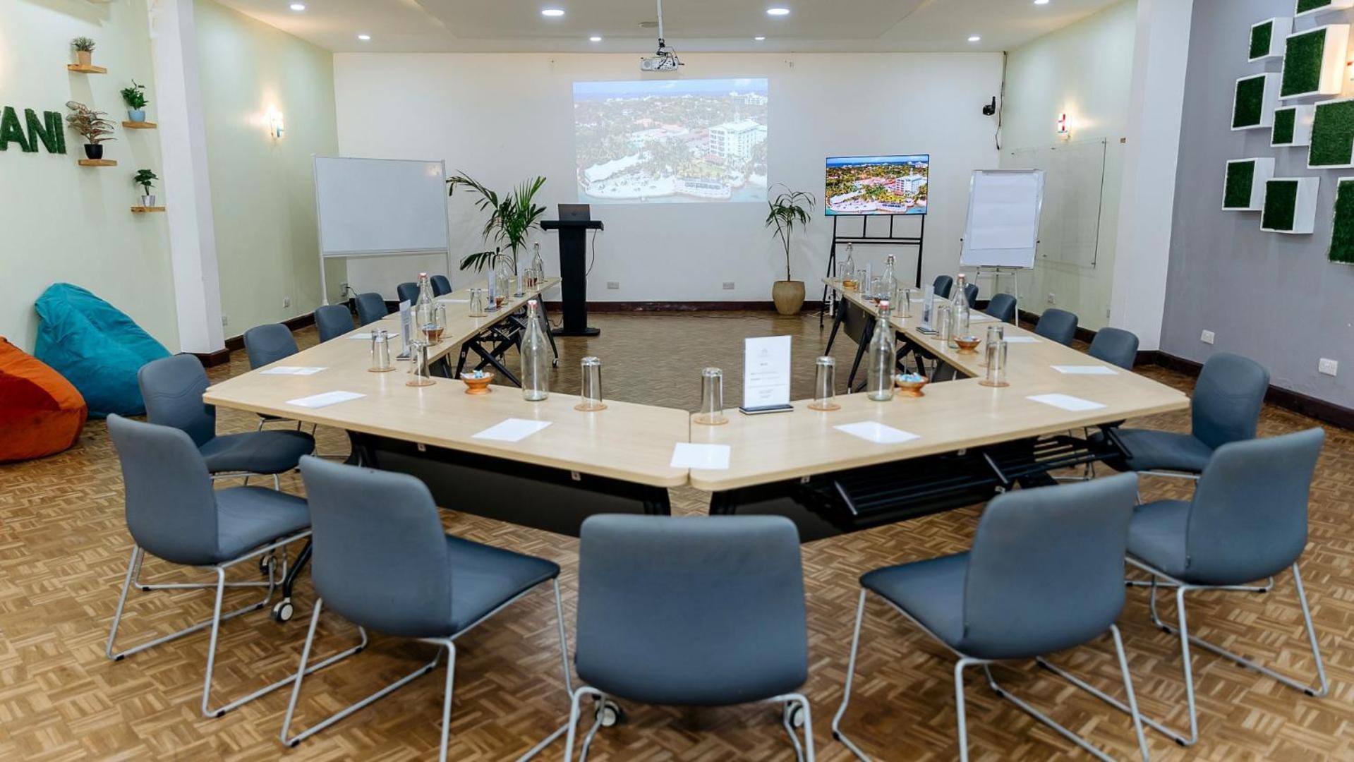 Coral Beach Hotel Dar Es Salaam Ngoại thất bức ảnh